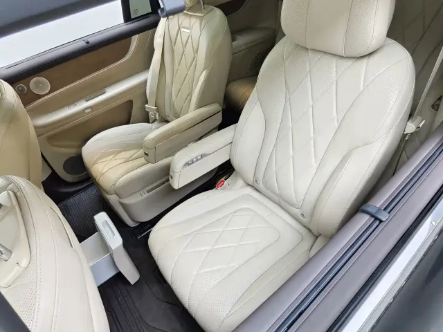 AITO Wenjie AITO M9 2024 Range Extender Max 52kWh 6-seater — Фото автомобиля 10