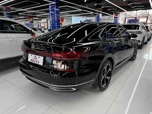 Volkswagen Passat — Фото автомобиля 7