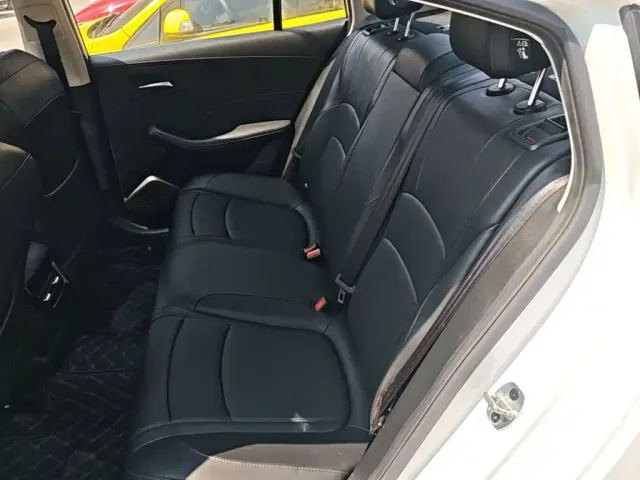 Roewe i5 — Фото автомобиля 16