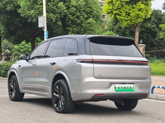 Li Auto L8 — Фото автомобиля 15