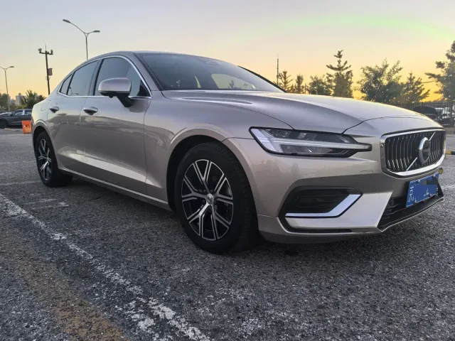 Volvo S60 — Фото автомобиля 6