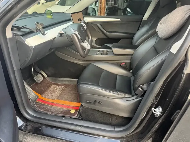 Tesla Model Y — Фото автомобиля 6