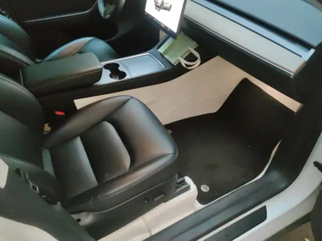Tesla Model Y — Фото автомобиля 8
