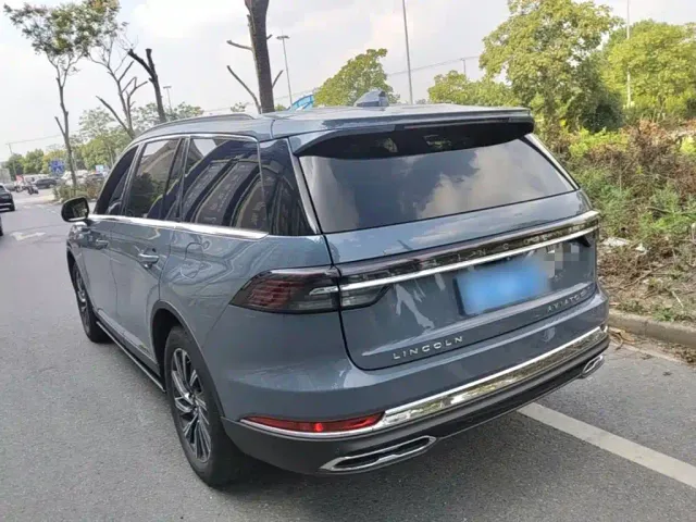 Lincoln Aviator — Фото автомобиля 4