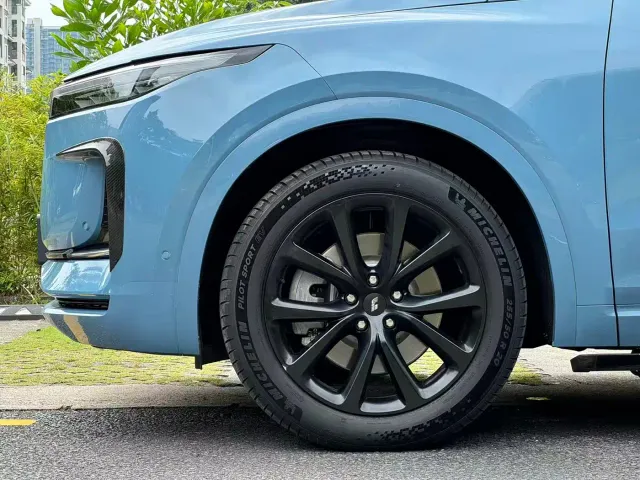 Li Auto ONE — Фото автомобиля 17