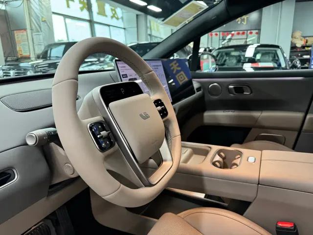 Li Auto i6 — Фото автомобиля 11