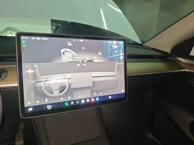Tesla Model Y — Фото автомобиля 18