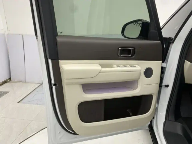 Li Auto MEGA — Фото автомобиля 16