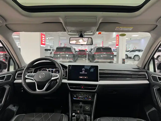 Volkswagen Tiguan L — Фото автомобиля 5