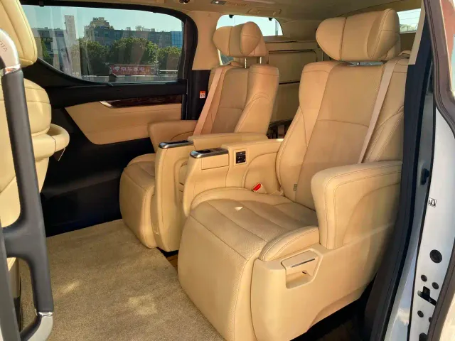 Toyota Alphard — Фото автомобиля 6