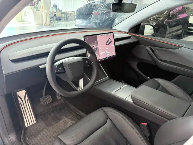 Tesla Model Y — Фото автомобиля 10
