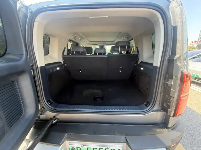 BYD FangChengBao Leopard 5 — Фото автомобиля 10