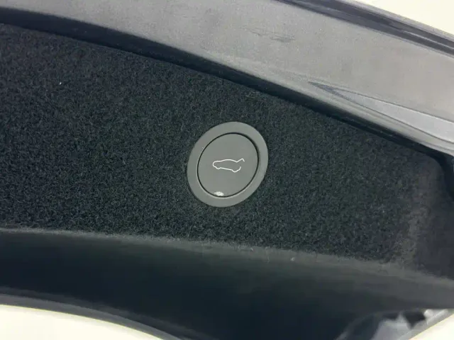Tesla Model 3 — Фото автомобиля 22
