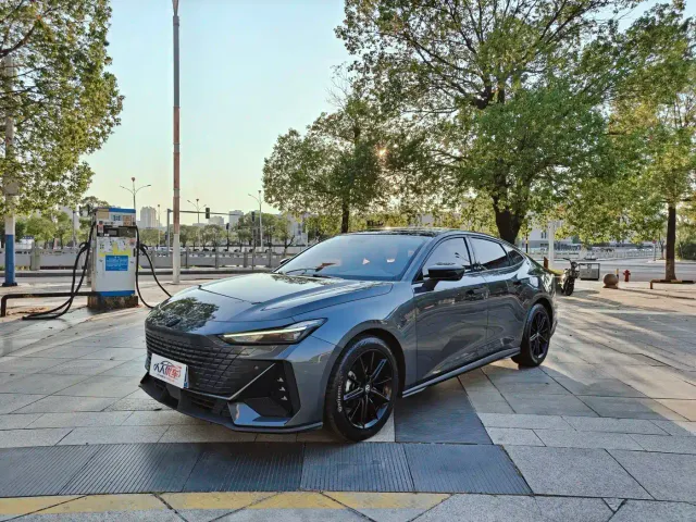 Фотография автомобиля — Changan UNI-V