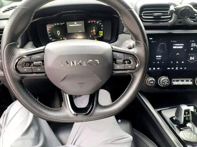 Lynk & Co 03 — Фото автомобиля 9