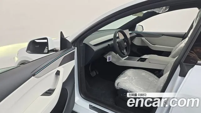 Tesla Model Y — Фото автомобиля 10