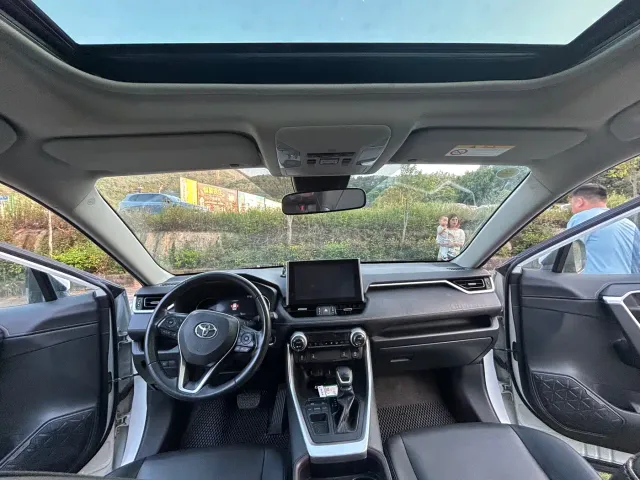 Toyota RAV4 — Фото автомобиля 5