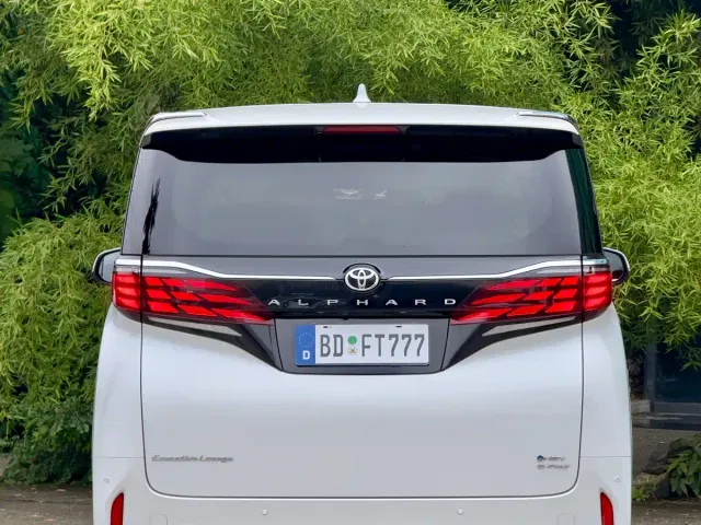 Toyota Alphard — Фото автомобиля 5