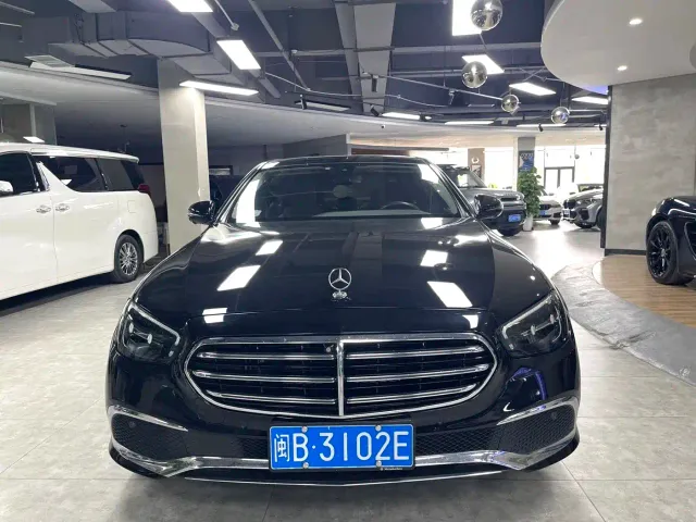 Mercedes-Benz E-Class — Фото автомобиля 3