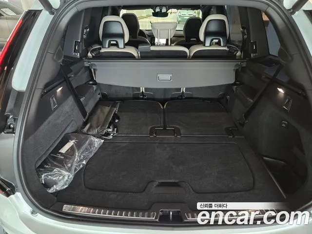 Volvo XC90 — Фото автомобиля 13