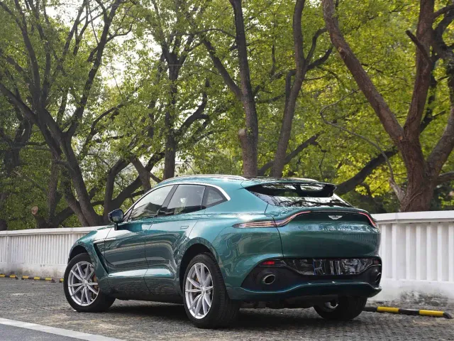 Aston Martin DBX — Фото автомобиля 9