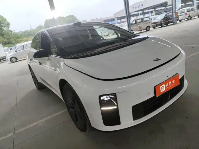 Li Auto i6 — Фото автомобиля 10