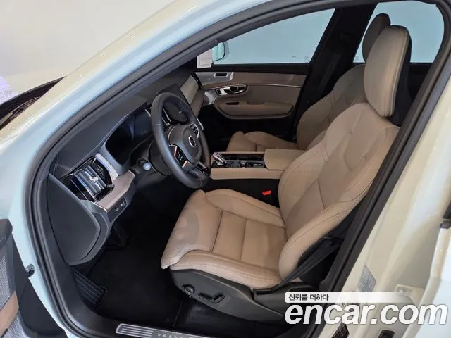 Volvo XC90 — Фото автомобиля 10