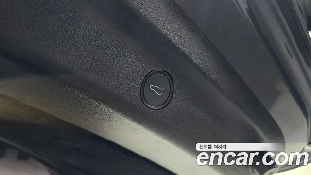 Tesla Model Y — Фото автомобиля 22