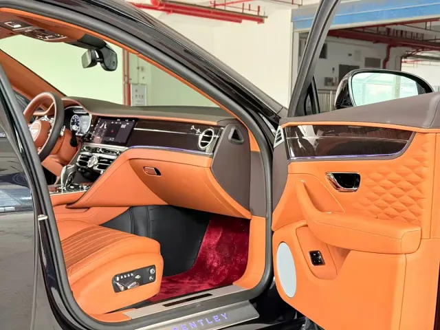 Bentley Flying Spur — Фото автомобиля 6