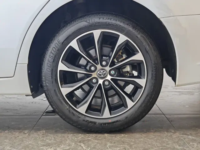 Toyota Avalon — Фото автомобиля 9