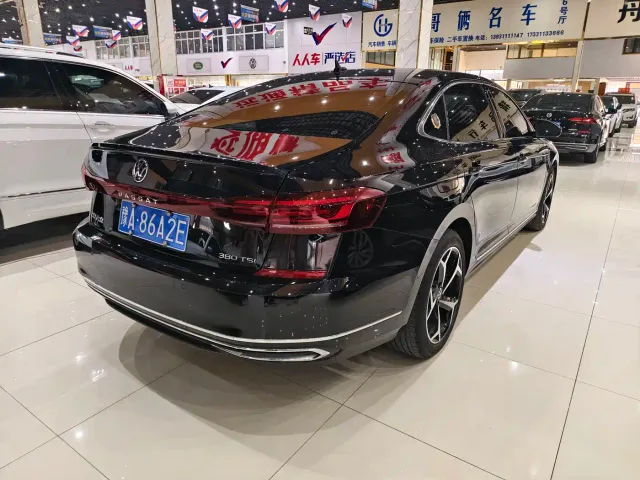 Volkswagen Passat — Фото автомобиля 12