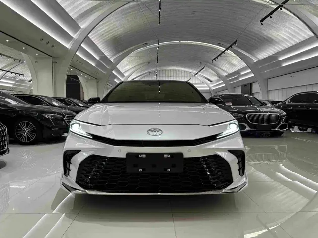 Toyota Camry — Фото автомобиля 2