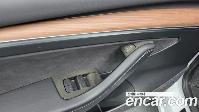 Tesla Model 3 — Фото автомобиля 23