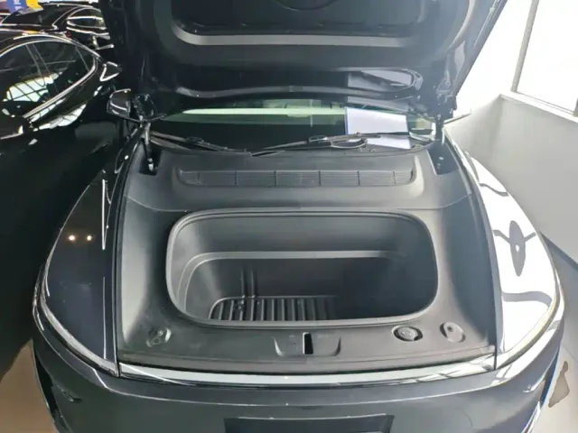 Tesla Model Y — Фото автомобиля 19