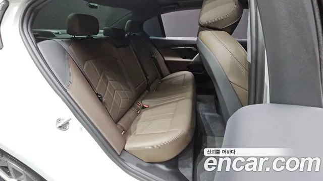 BMW 5 Series G60 — Фото автомобиля 11