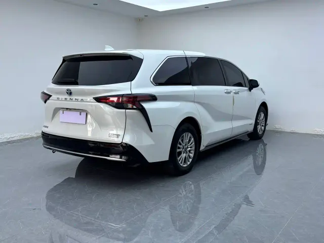 Toyota Sienna — Фото автомобиля 5