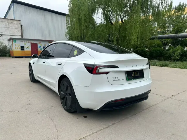 Tesla Model 3 — Фото автомобиля 8