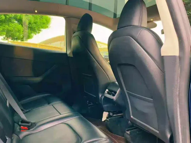 Tesla Model Y — Фото автомобиля 8