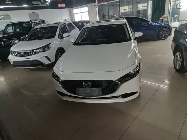 Mazda Axela — Фото автомобиля 2