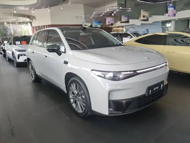 Leapmotor C10 — Фото автомобиля 3