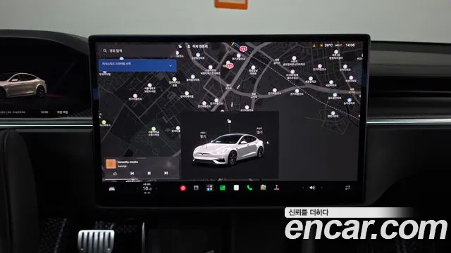 Tesla Model S — Фото автомобиля 13
