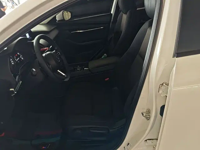 Mazda Axela — Фото автомобиля 14