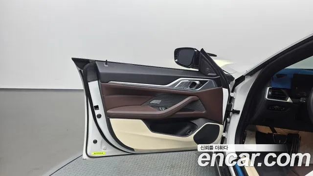 BMW i4 — Фото автомобиля 13