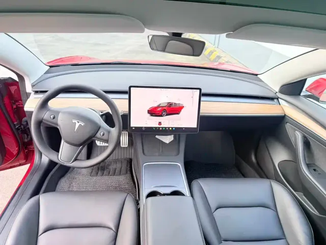 Tesla Model 3 — Фото автомобиля 3