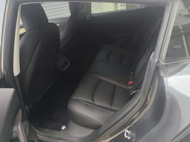 Tesla Model 3 — Фото автомобиля 7