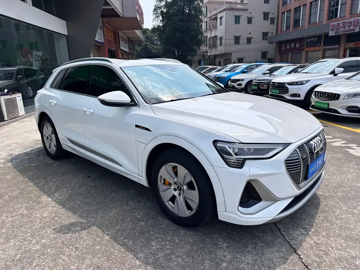 Audi Audi e-tron 2021 50 quattro Luxury — Фото автомобиля 3