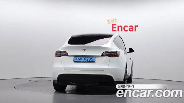 Tesla Model Y — Фото автомобиля 4
