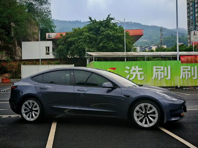 Tesla Model 3 — Фото автомобиля 4