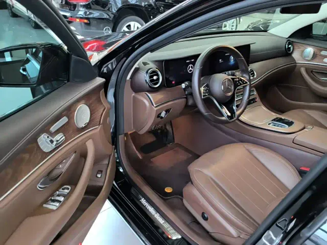 Mercedes-Benz E-Class — Фото автомобиля 15