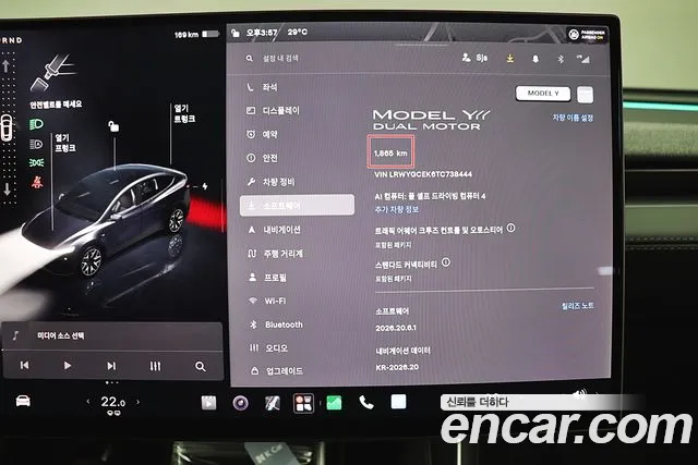Tesla Model Y — Фото автомобиля 10